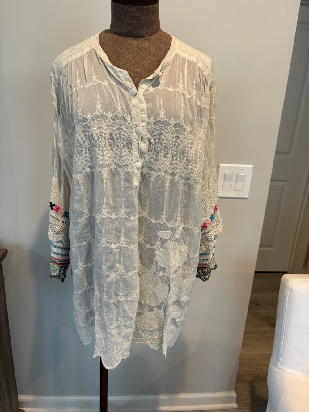 White Embroidered Lace Women's Button-Front Top XXL - Picture 4 of 10